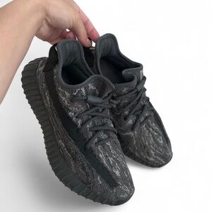 Stylish Black Patterned Women's Sneakers